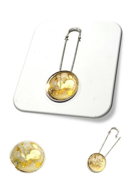 Epingle métal argenté en soie et cabochon <br> (Réf 401)